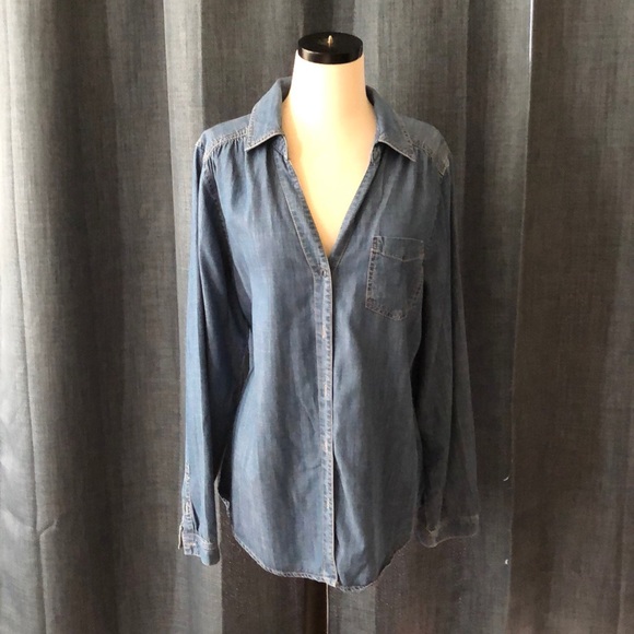 Pendleton Tops - Pendleton denim long sleeve button down shirt .